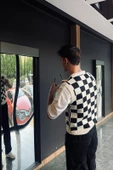 Premium Kare Desenli Süveter thumbnail 3