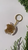 Şeffaf Epoksi İçinde Gold Süslemeli Apple Elma Şekil Gold Aksesuarlı Anahtarlık El Yapımı Hediyelik thumbnail 3