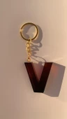 V Harfi Kırmızı Renk Siyah Dumanlı Süs Gold Aksesuarlı Epoksi Anahtarlık El Yapımı Hediyelik thumbnail 7