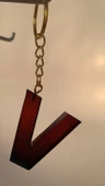 V Harfi Kırmızı Renk Siyah Dumanlı Süs Gold Aksesuarlı Epoksi Anahtarlık El Yapımı Hediyelik thumbnail 8