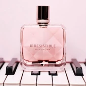 Givenchy Irresistible EDP 80 ml Kadın Parfüm thumbnail 2