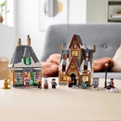 LEGO Harry Potter 76388 Hogsmeade Village Visit thumbnail 6