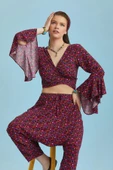 Çiçekli Desenli İspanyol Kol Crop Bluz thumbnail 2
