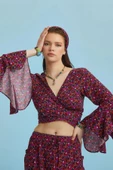 Çiçekli Desenli İspanyol Kol Crop Bluz thumbnail 1