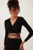 Çapraz Bağcıklı Kruvaze Crop top Siyah thumbnail 1