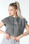 Kadın Baskılı Kapüşonlu Crop Sweat K.gri thumbnail 1