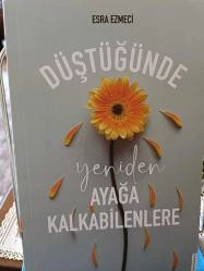 Düştüğünde yeniden ayağa kalkabilenlere - Esra Ezmeci ürün görseli 1