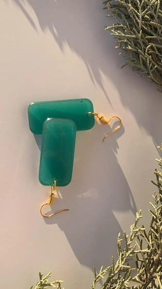 Parlak Çimen Yeşili Renkli Dikdörtgen Şekil Gold Aksesuarlı Küpe El Yapımı Epoksi Hediyelik ürün görseli 1