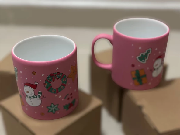 Den Tasarım Hediyelik-Pembe Kardan Adamlı Yeni Yıl Figürlü Seramik Kupa/Bardak ürün görseli 1