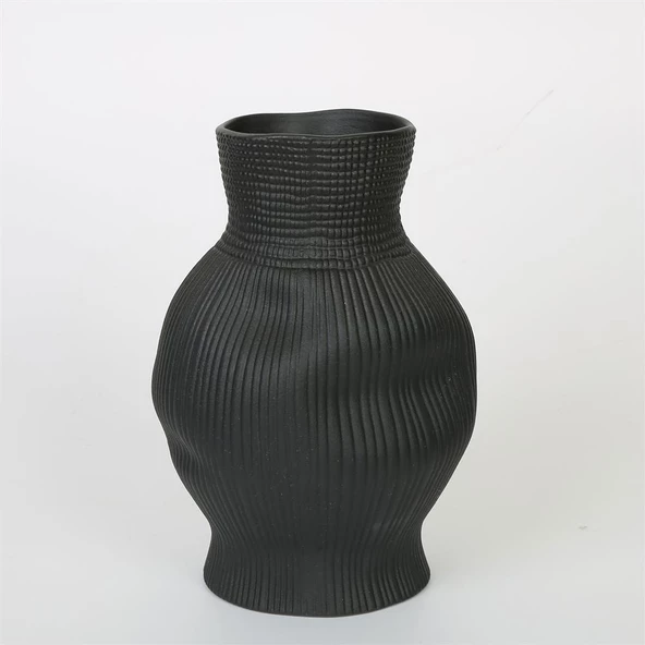 Vitale Siyah Darbeli Vazo Uzun 17*17*30 Cm AK.JM00009 ürün görseli 1