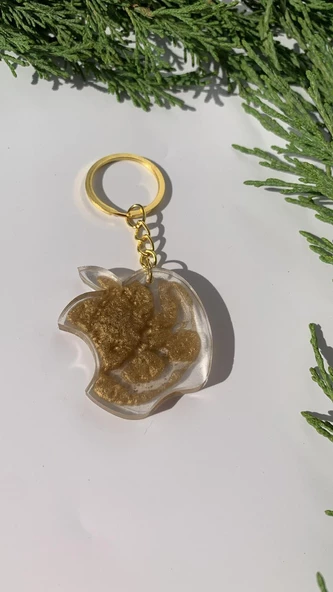 Şeffaf Epoksi İçinde Gold Süslemeli Apple Elma Şekil Gold Aksesuarlı Anahtarlık El Yapımı Hediyelik ürün görseli 1