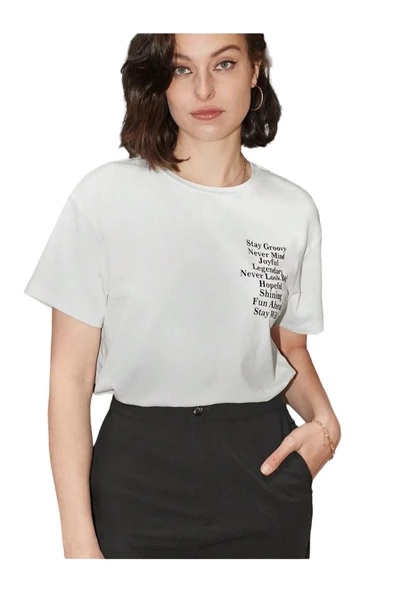 Kadın Beyaz Stay Groovy Baskılı Oversize Bisiklet Yaka T-shirt ürün görseli 1