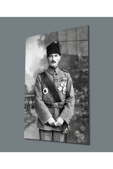 AlpiLeo Üniformalı Siyah Beyaz Asker Atatürk Alp Özel Cam Tablo, Uv Baskılı Ve Temperli, Hediyelik ürün görseli 1
