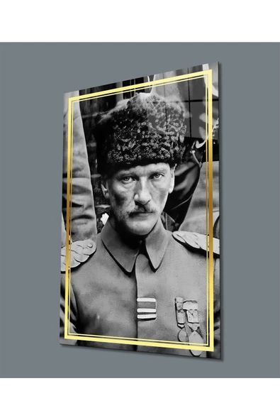 AlpiLeo Gold Şerit Siyah Beyaz Üniformalı Atatürk Alp Özel Cam Tablo ürün görseli 1