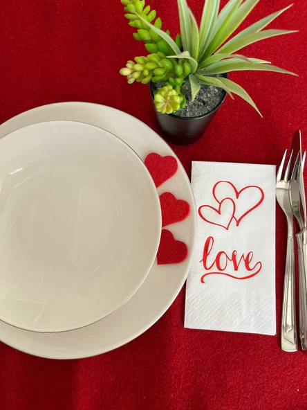 Kırmızı Yaldızlı Beyaz Kalpli Love Yazılı Peçete 16 lı ürün görseli 1
