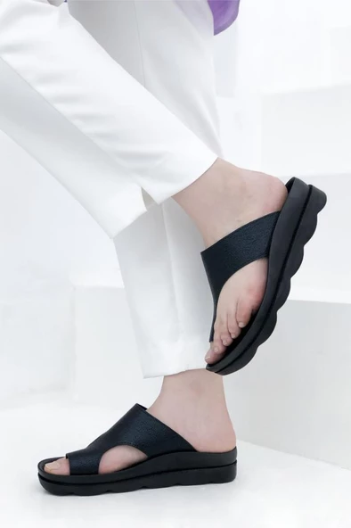 VOGA 1742 SİYAH ÇATLAK COMFORT ANATOMİK CASUAL PARMAK ARASI KADIN TERLİĞİ ürün görseli 1