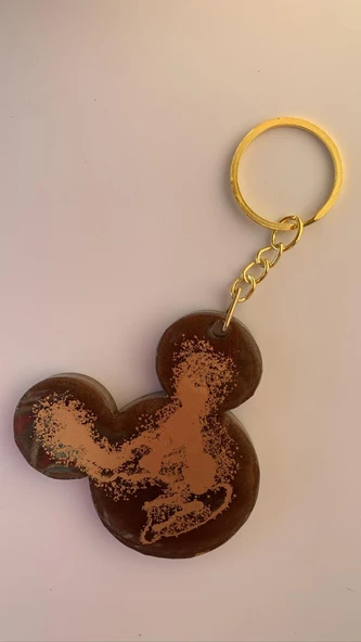 Kahverengi Renk Gold Süslemeli Gold Aksesuarlı Mickey Mouse Şekil Epoksi Anahtarlık El Yapımı Hediyelik ürün görseli 1