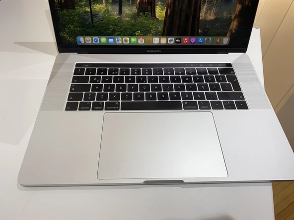 PTTAVM: MacBook Pro 15'' 2018 (A1990) İ7 16GB RAM 256GB SSD Gümüş