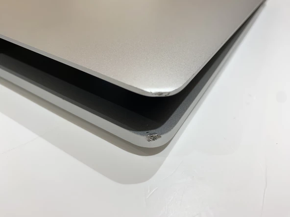 PTTAVM: MacBook Pro 15'' 2018 (A1990) İ7 16GB RAM 256GB SSD Gümüş
