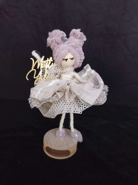 Hediyelik tasarım obje, yaklaşık 12 cm.Mutlu yıllar mesajlı. ürün görseli 1