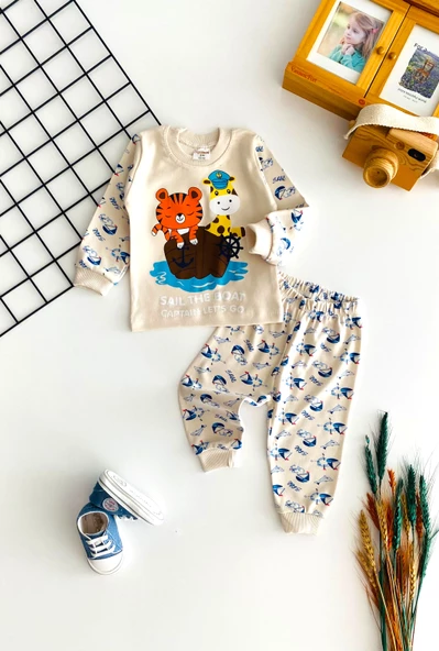 Neşeli Bebekler Baby Sevimli Denizciler Baskılı Pijama Takım Bej ürün görseli 1
