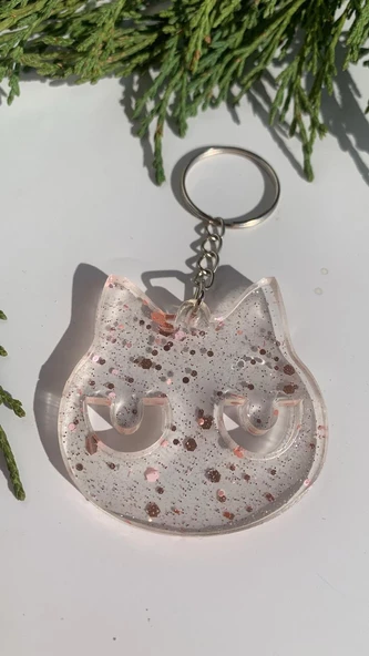 Şeffaf Epoksi İçinde Pembe Glitterli Gümüş Aksesuarlı Kedi Yüzü Anahtarlık El Yapımı Hediyelik ürün görseli 1