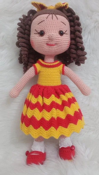 Kırmızı Sarı Kıvırcık Saçlı Karnaval Bebek Amigurumi Organik Oyuncak ürün görseli 1