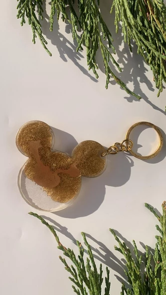 Şeffaf Epoksi İçinde Gold Renk Süs Gold Aksesuarlı Mickey Mouse Anahtarlık El Yapımı Hediyelik ürün görseli 1
