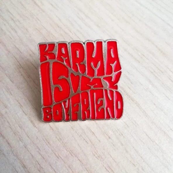 Karma Is My Boyfrıend Yazılı Broş ürün görseli 1