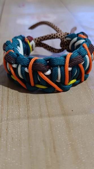 - SELANOGLUDESİGN - Karışık renk düzensiz örüm paracord bileklik ürün görseli 1