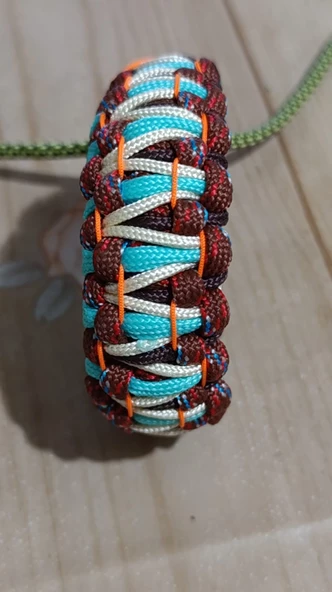 - SELANOGLUDESİGN - Karışık renkli 4 kat örümlü paracord bileklik ürün görseli 1