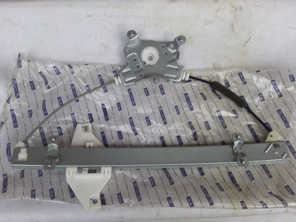 Hyundai Accent Admair Milenyum 2000-2006 Ön kapı Cam Krikosu Sağ elektrikli ve motor hariç yolcu tarafı Orjinal Marka Orjinal Parça 82404-25010 ürün görseli 1