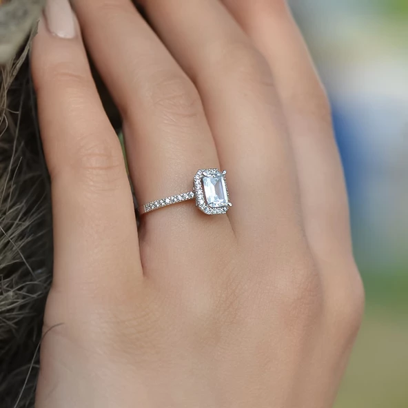 14k Taşlı Baget Yüzük ürün görseli 1