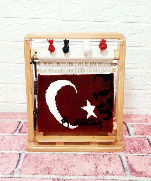 100tel Atatürk Figürlü Bayrak  Motifli El Dokuması Minyatür Halı ürün görseli 1