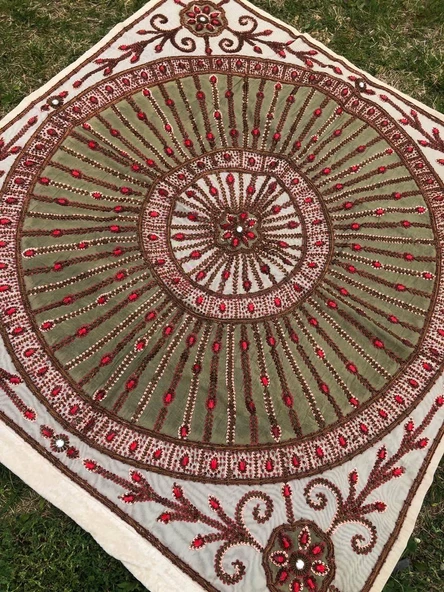 El İşi Otantik İşlemeli Boncuklu Taşlı Tel Kırma Masa Örtüsü 105x98cm 018 ürün görseli 1