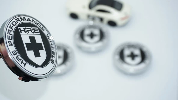 DK Tuning Hre Performance Siyah Beyaz Jant Göbek Kapak Seti 60mm ürün görseli 1