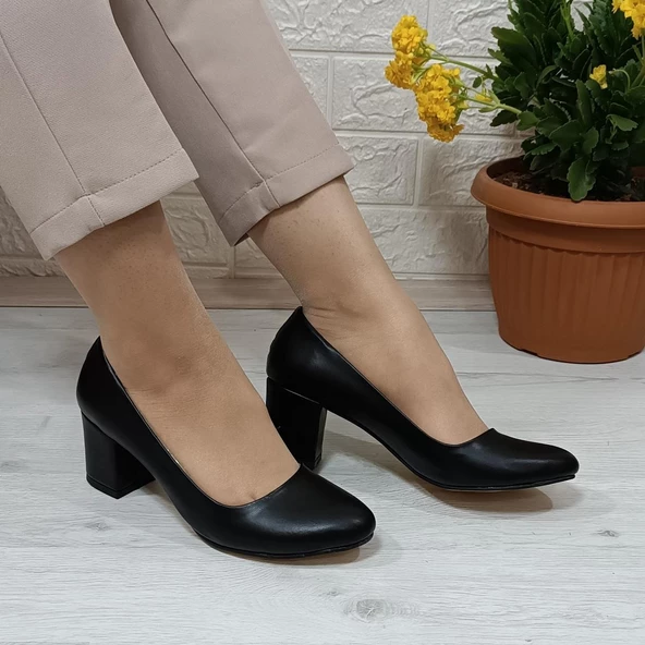 Fiyra 7028 Siyah 5cm Kare Topuklu Bayan Stiletto Ayakkabı ürün görseli 1