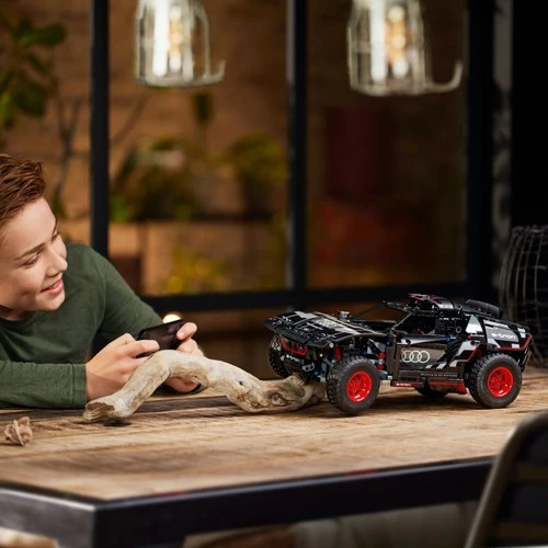 LEGO Technic 42160 Audi Rs Q E-Tron (914 Parça) - Resim 8