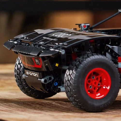 LEGO Technic 42160 Audi Rs Q E-Tron (914 Parça) - Resim 7