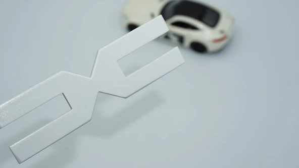 DK Tuning Yeni Nesil Bagaj 3M 3D 10cm Beyaz Yazı Logo Dacia İle Uyumlu ürün görseli 1