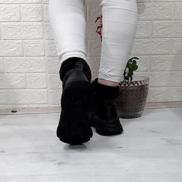 M.P 1408 Siyah Kaymaz Taban 18cm Kısa Bayan Bot - Resim 5