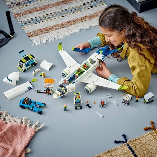 LEGO City 60367 Yolcu Uçağı (930 Parça) - Resim 9