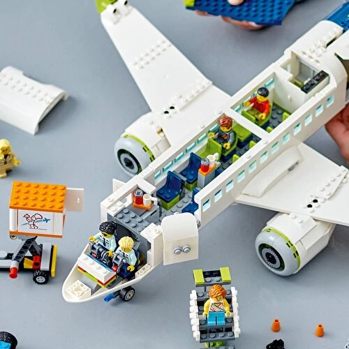 LEGO City 60367 Yolcu Uçağı (930 Parça) - Resim 7