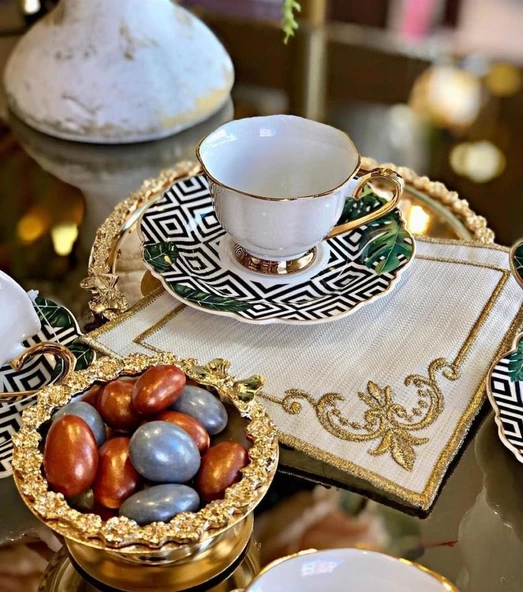 Köşeli Gold 6lı Kokteyl Kahve Sunum Peçetesi Maraş İşi Sırma Nakış İşlemeli Gardenya Sunumluk ürün görseli 1