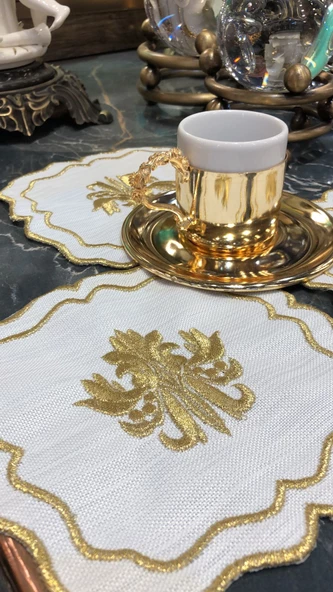 Liva Gold 6lı Kokteyl Kahve Sunum Peçetesi Maraş İşi Sırma Nakış İşlemeli Gardenya Sunumluk ürün görseli 1