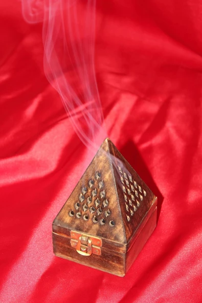 Ahşap Piramit Konik Tütsülük - Resim 4