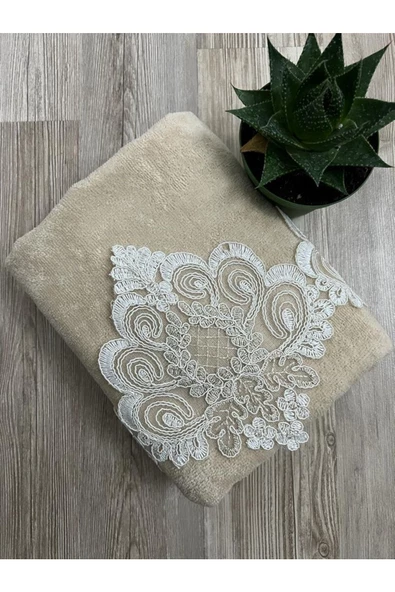 Zümrüt Kadife El Ve Yüz Havlusu 50/90cm ürün görseli 1