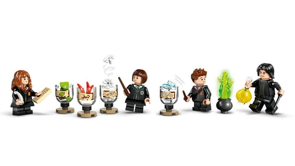 LEGO Harry Potter 76431 Hogwarts Castle: Potions Class - Resim 4