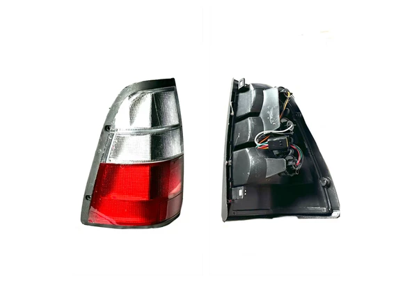 Leoparts Isuzu TFR Stop Lambası Sol 1997-2002 8979103040 ürün görseli 1
