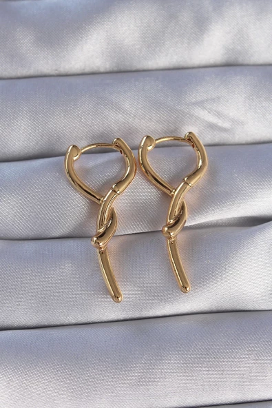 Pirinç Gold Renk Sarmal Çubuk Tasarımlı Uzun Küpe ürün görseli 1